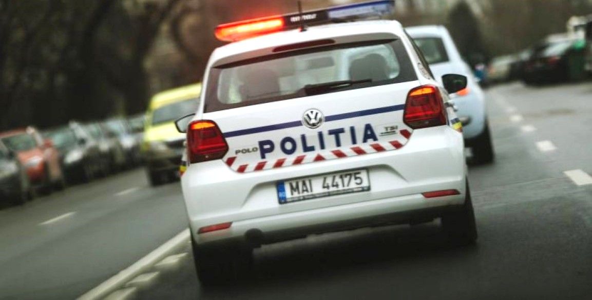 Poliţişti bătuţi de un bărbat din Olt, supărat că aceştia i-au cerut să se legitimeze
