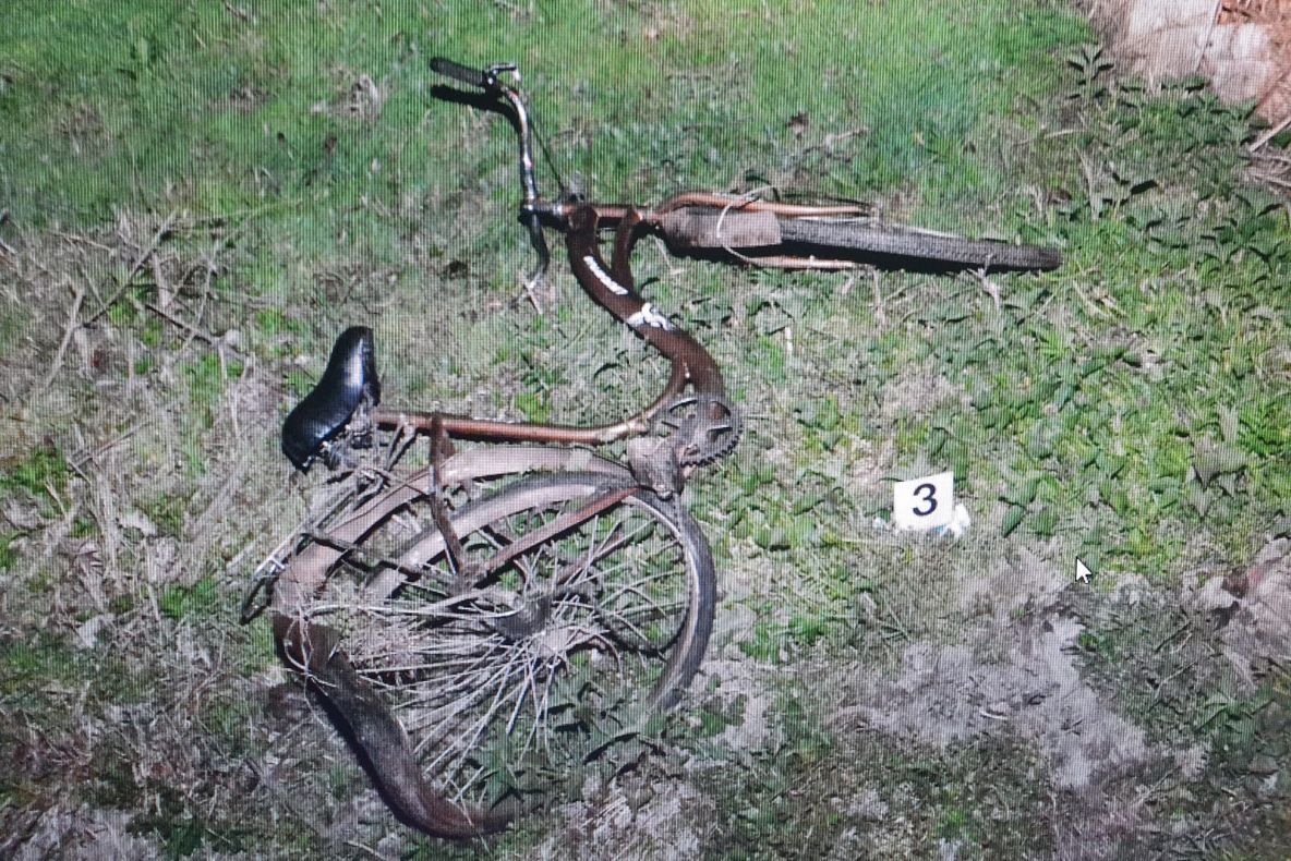 Accident pe un drum național din Olt. Biciclist octogenar, lovit mortal de un autoturism - FOTO