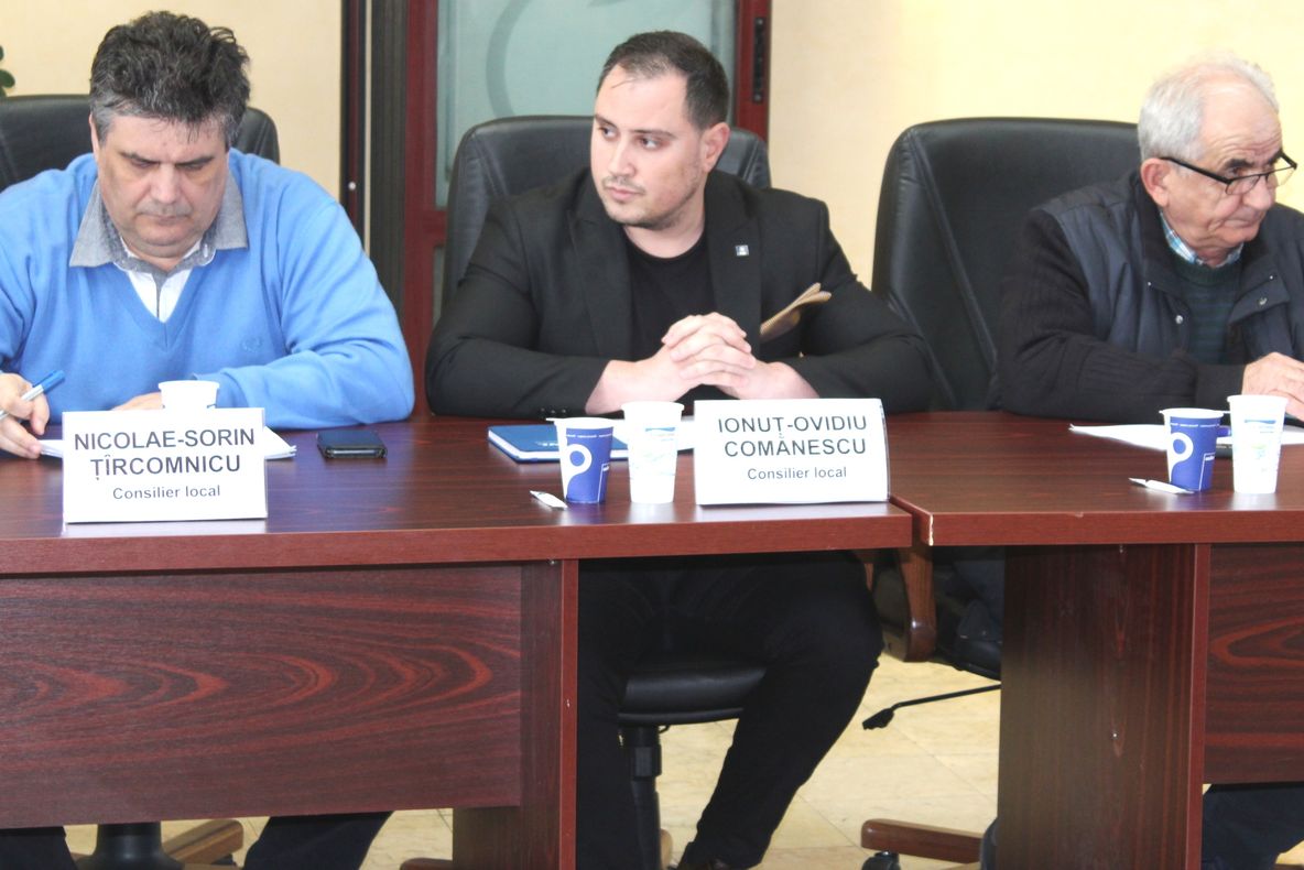 Consilierul „Noaptea Minţii“ loveşte din nou: A anunţat că nu participă la lucrările CL Slatina, dar a cerut să fie trecut la „abţineri”