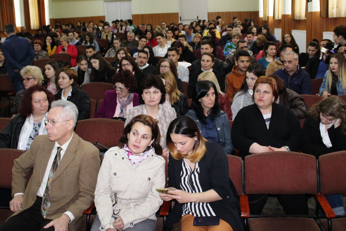 Campanie de informare a elevilor din Olt care vor să plece în străinătate, la muncă sau la studii