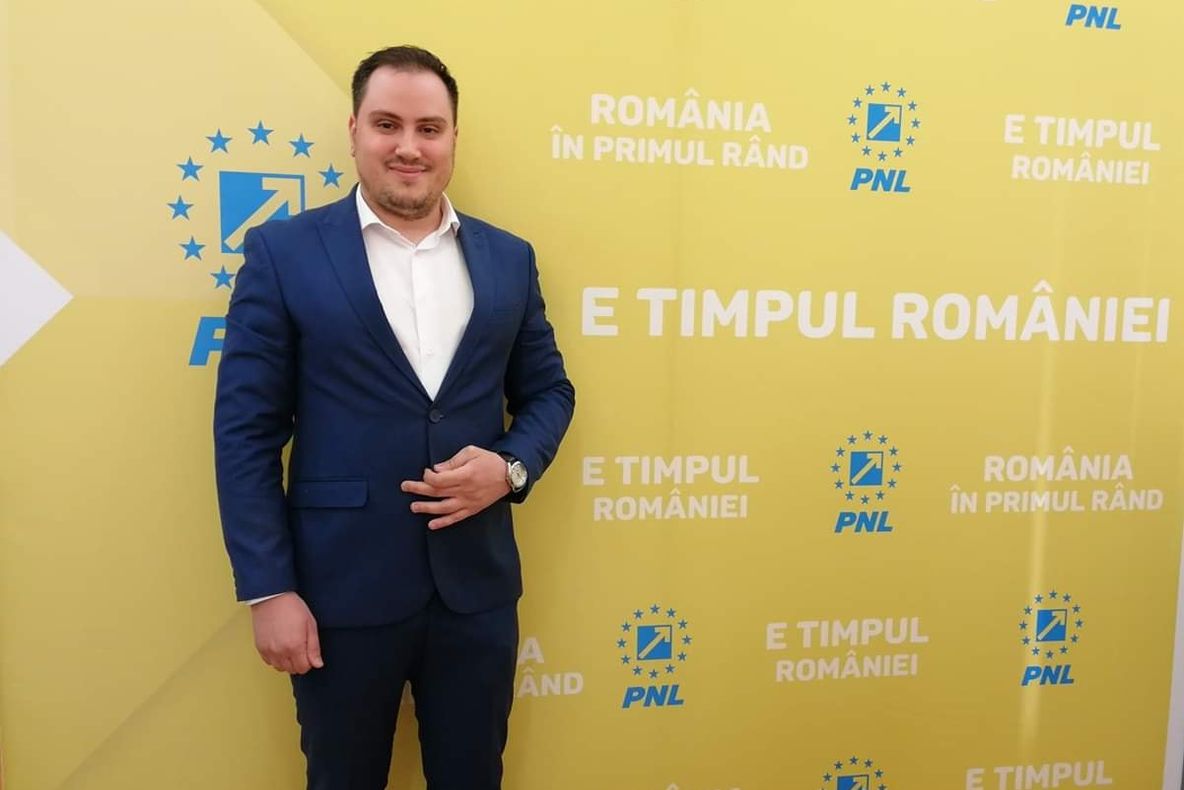 Candidaţii PNL Slatina, conflict pe Facebook. De la ce s-au luat