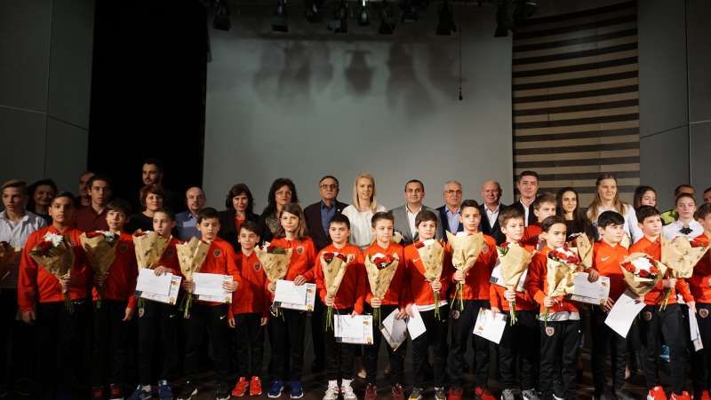 Sportivi și antrenori, premiați mâine de Consiliul Județean- LISTA