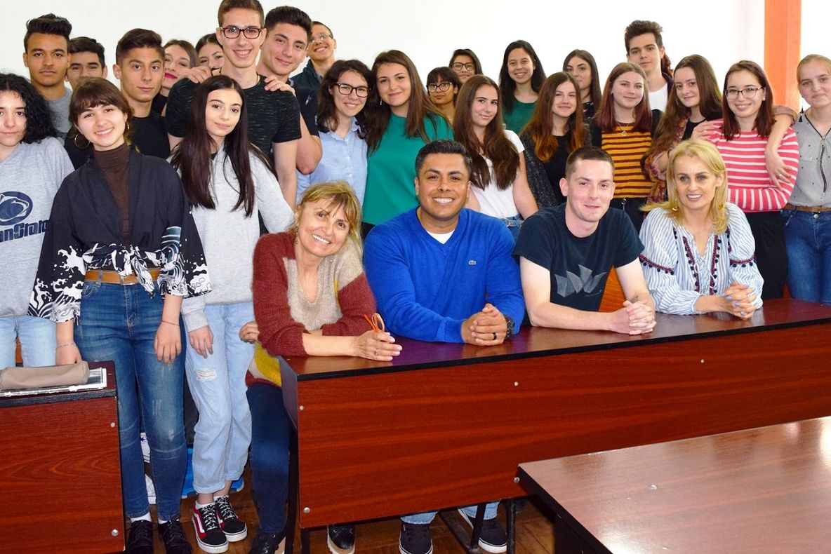 Soldaţii americani de la Deveselu, întâlnire cu liceenii de la „Mihai Viteazul” Caracal - FOTO