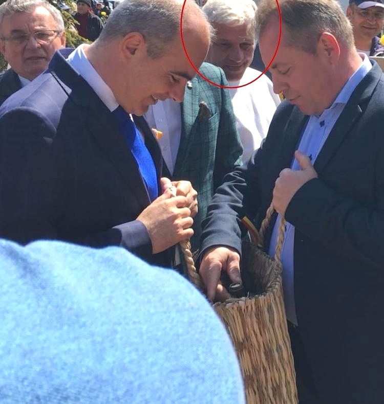 A ucis un biciclist, iar acum este angajat al unei primării din Olt. Este vorba despre un fost preot care a apărut în preajma lui Rareş Bogdan