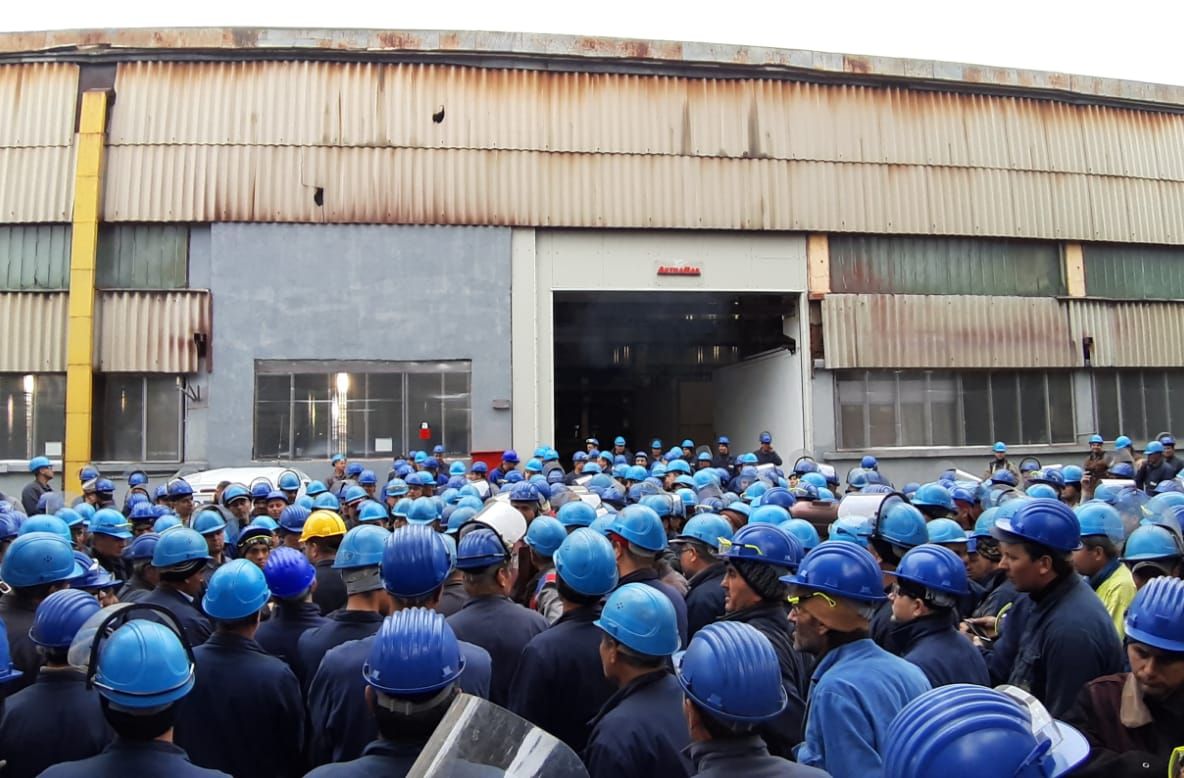 Protest la o fabrică din Caracal. Angajații cer o majorare salarială de 40%- FOTO