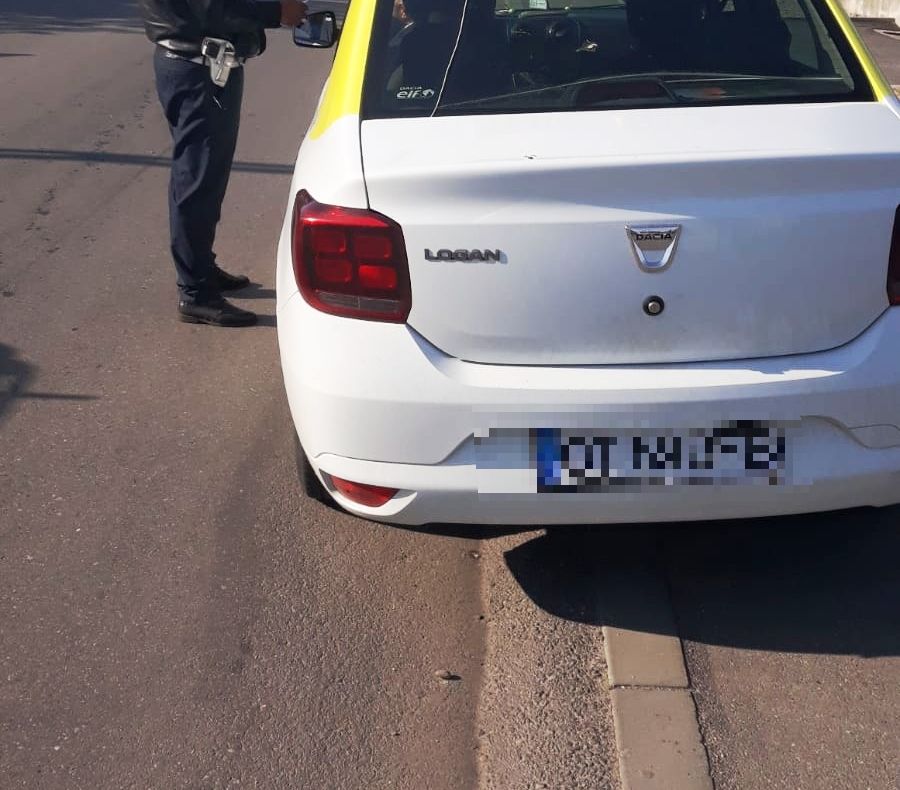 Taximetrişti din Slatina, amendaţi de poliţişti. Ce nereguli au fost descoperite