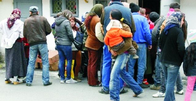 Asistații social, incluși pe piața forței de muncă. Ce plan au autoritățile pentru a reduce numărul ajutoarelor sociale