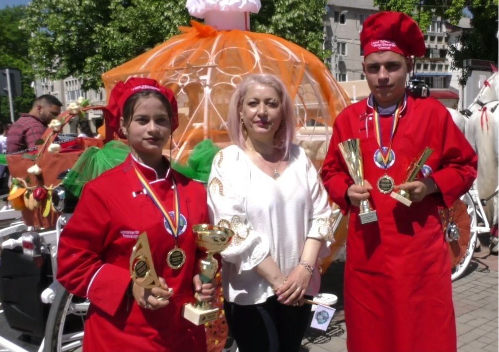 Doi elevi din Caracal, cei mai buni bucătari juniori ai României