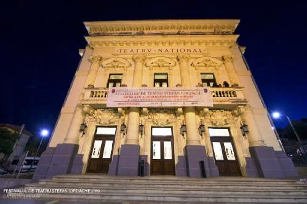 Ediţia cu numărul nouă a Festivalului de Teatru de la Caracal a început, duminică seara