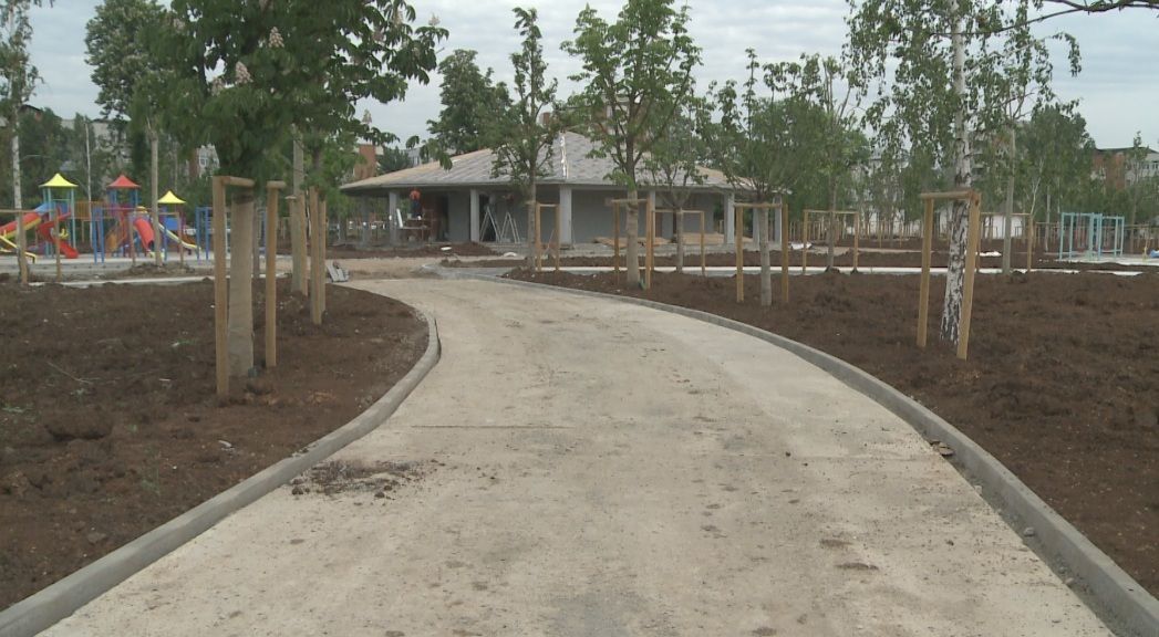 Ultimele lucrări la noul parc din Slatina. Cum se organizează constructorul