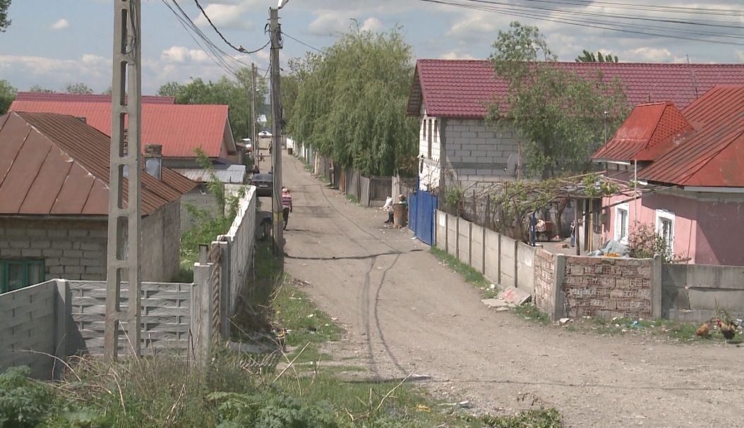 Apă, canalizare și asfalt pe șase străzi din Slatina