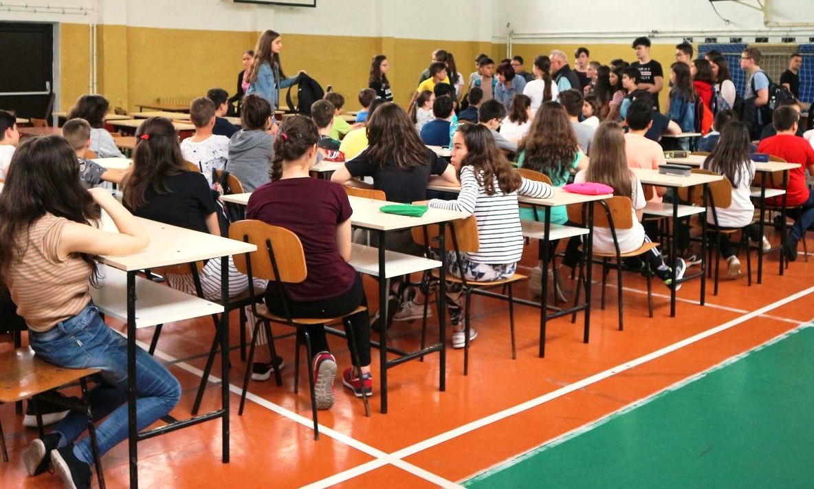 36 de copii din Slatina, excursie la Disney Land Paris, după ce au câştigat un concurs organizat de primărie