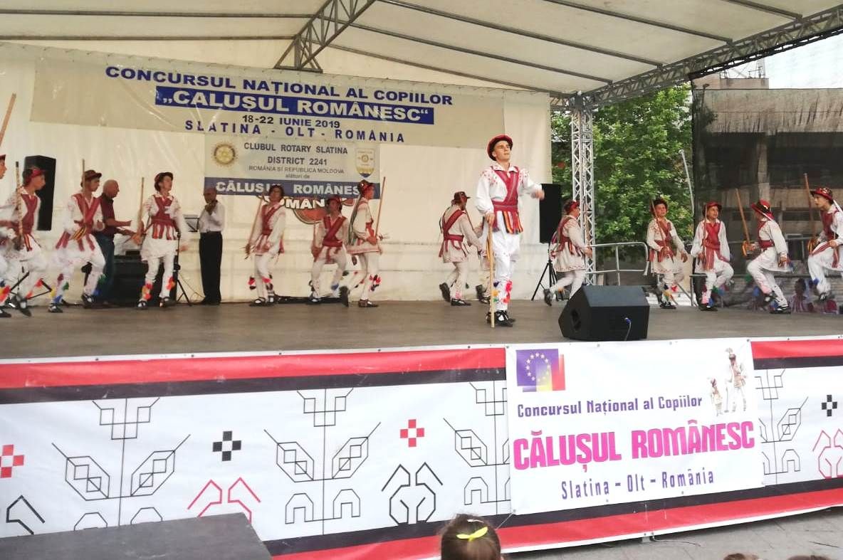 Copiii din Osica de Sus au luat marele trofeu la Concursul "Căluşul Românesc"