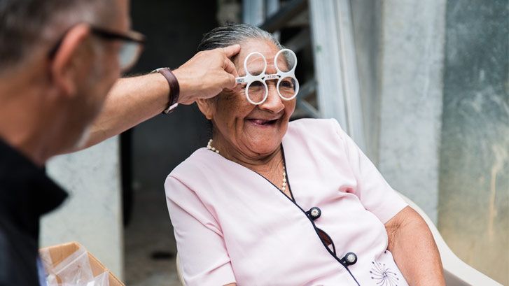 Consultații oftalmologice gratuite și ochelari la prețuri modice, oferite de Primăria Slatina