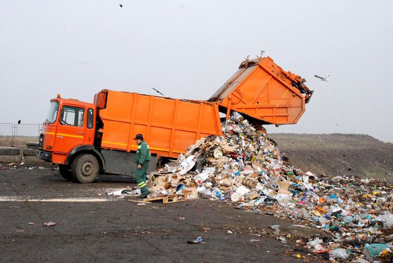 Încă o licitație pentru colectarea deșeurilor din județ. Proces în instanță intentat de una dintre societăți