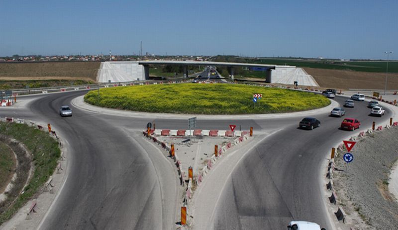 Giratoriu de 800.000 de euro, construit într-o intersecție din Olt
