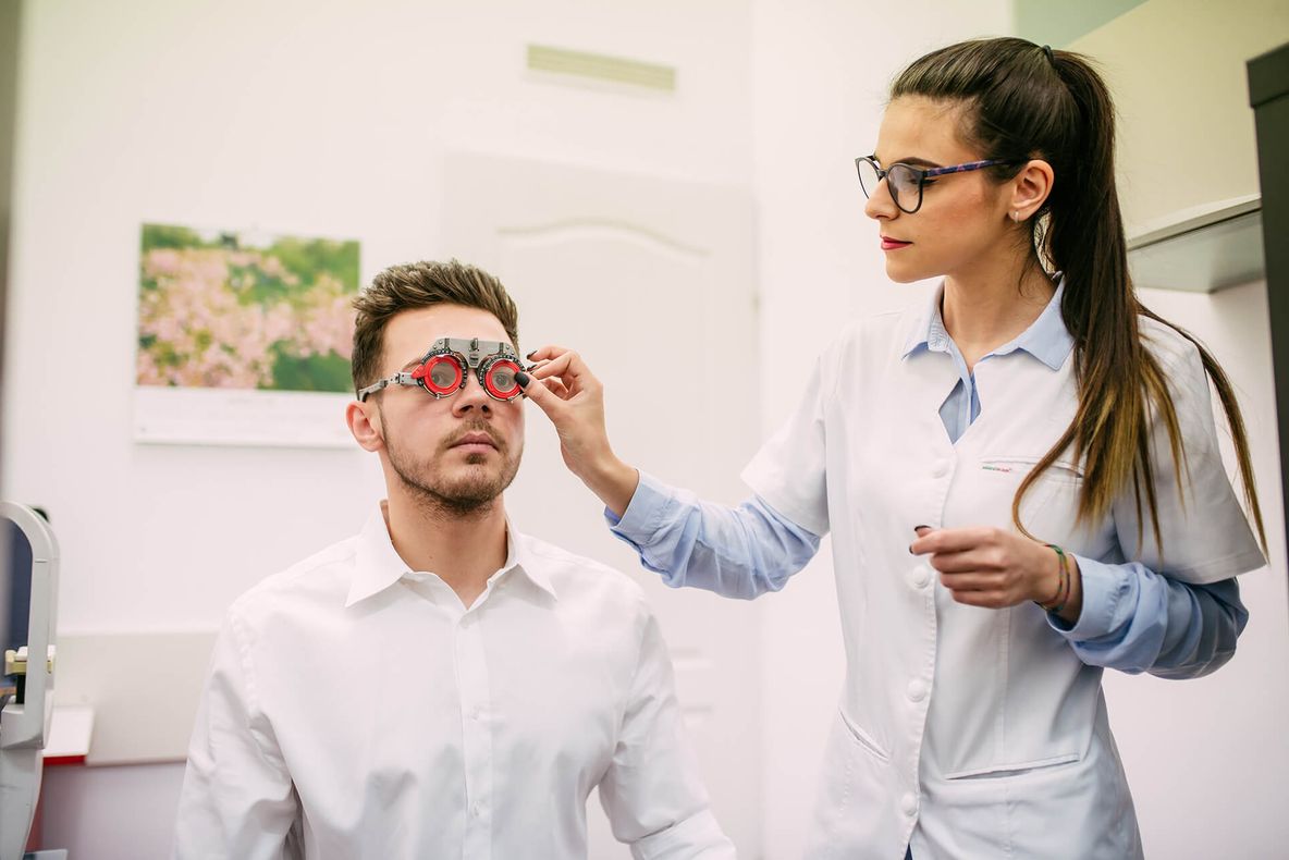 800 de perechi de ochelari, oferite zilele acestea slătinenilor cu deficiențe de vedere