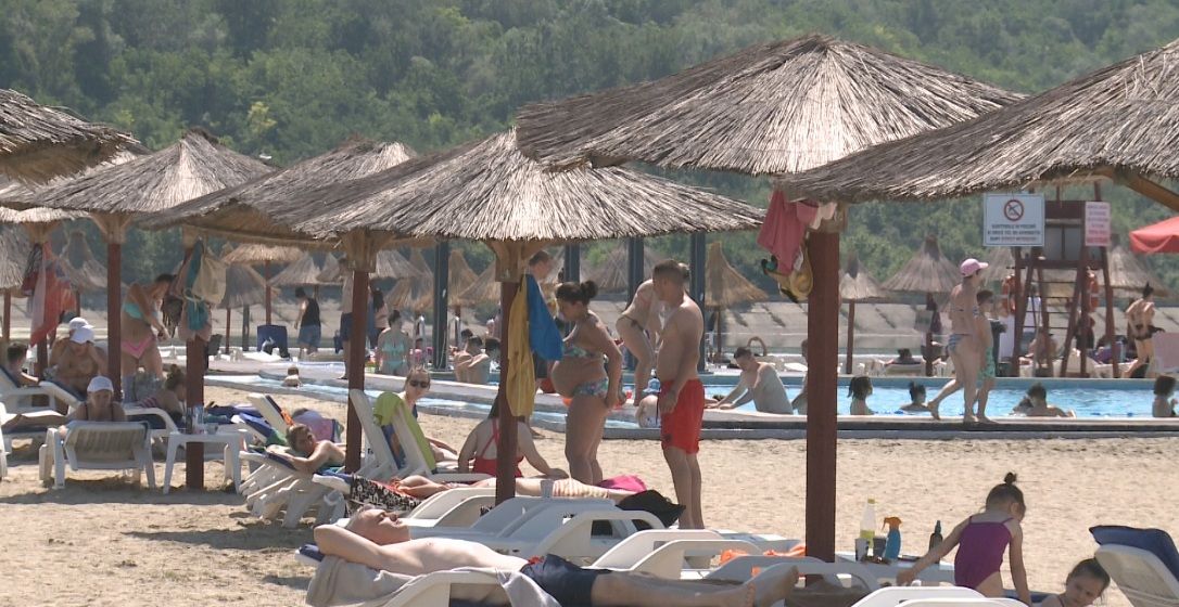 Peste 1.000 de slătineni s-au distrat în week-end la Plaja Olt