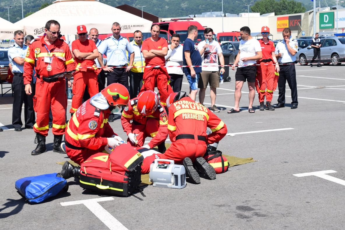 Pompieri olteni, pe podiumul unei competiții naționale de înot