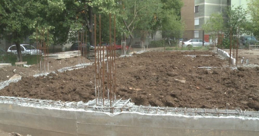 Sală de sport, teren sintetic și nocturnă la o școală din Slatina