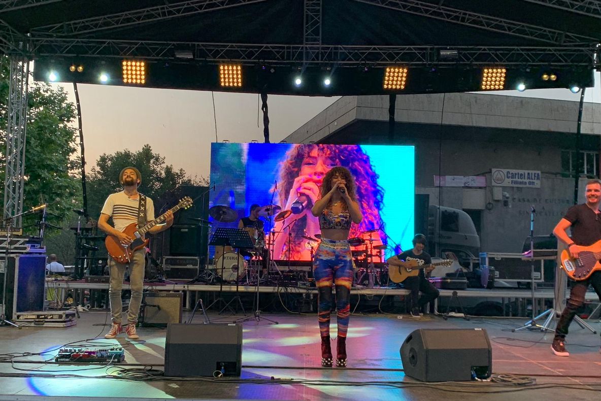 Peste 3.000 de slătineni se distrează pe esplanadă, alături de Ami și Randi- VIDEO