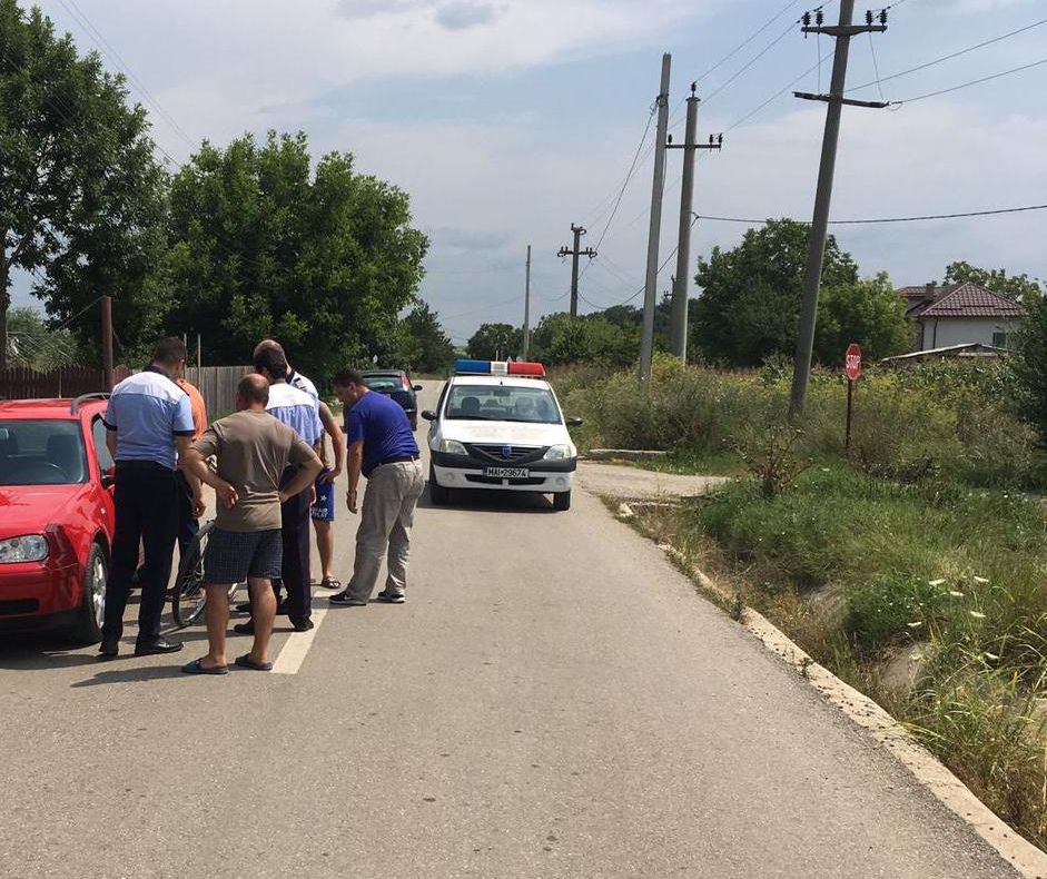 Olt: Biciclist accidentat de un șofer începător care a fugit de la fața locului- FOTO
