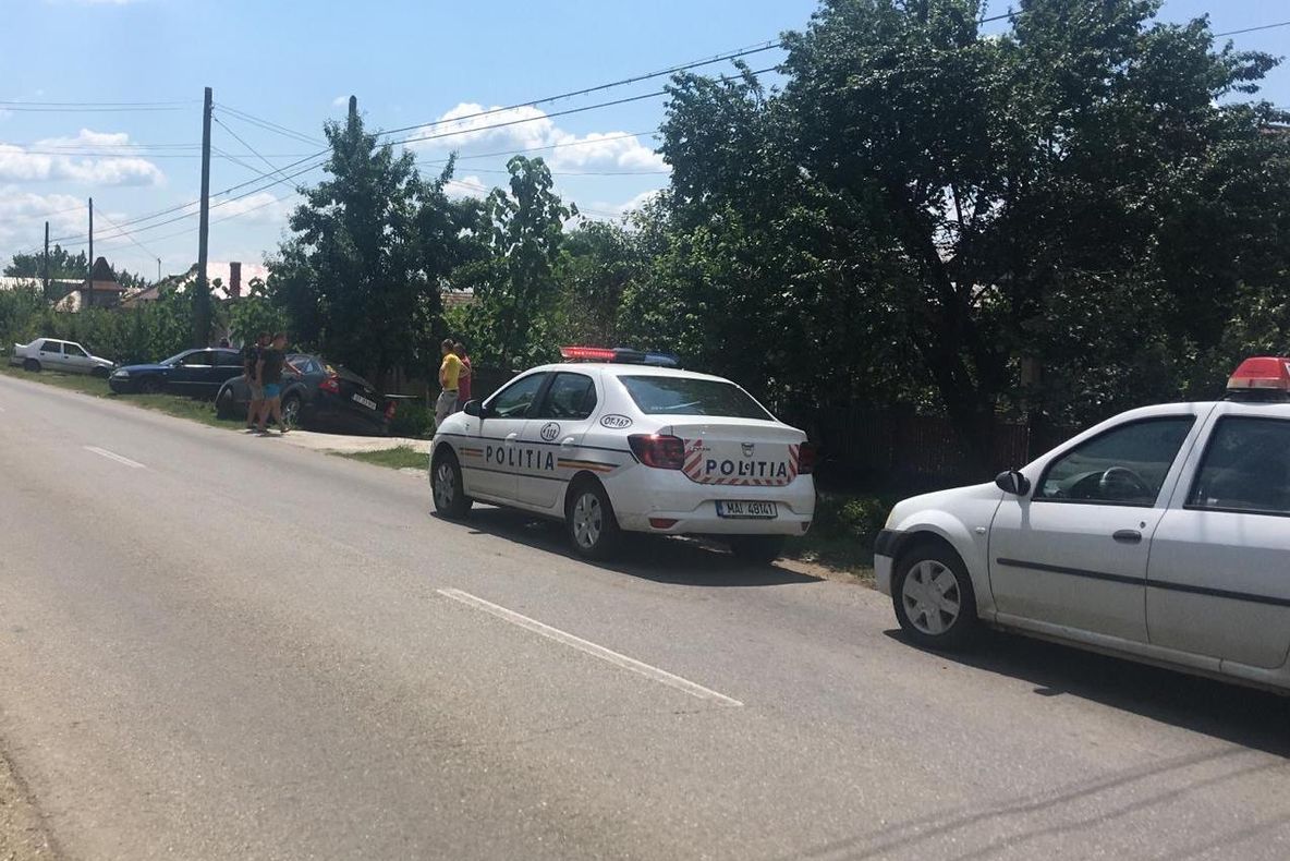 Accident pe un drum judeţean din Olt | O tânără a ajuns la spital