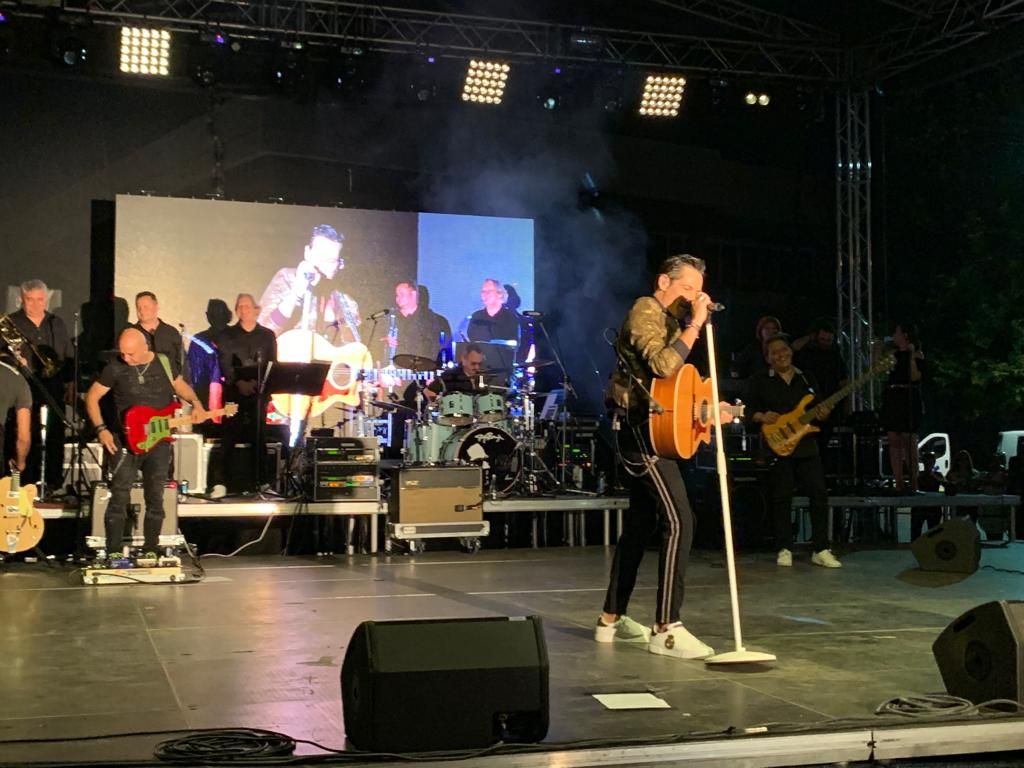 Ștefan Bănică Jr. cântă astăzi la Zilele Slatinei. Cum a fost primit de fani- VIDEO