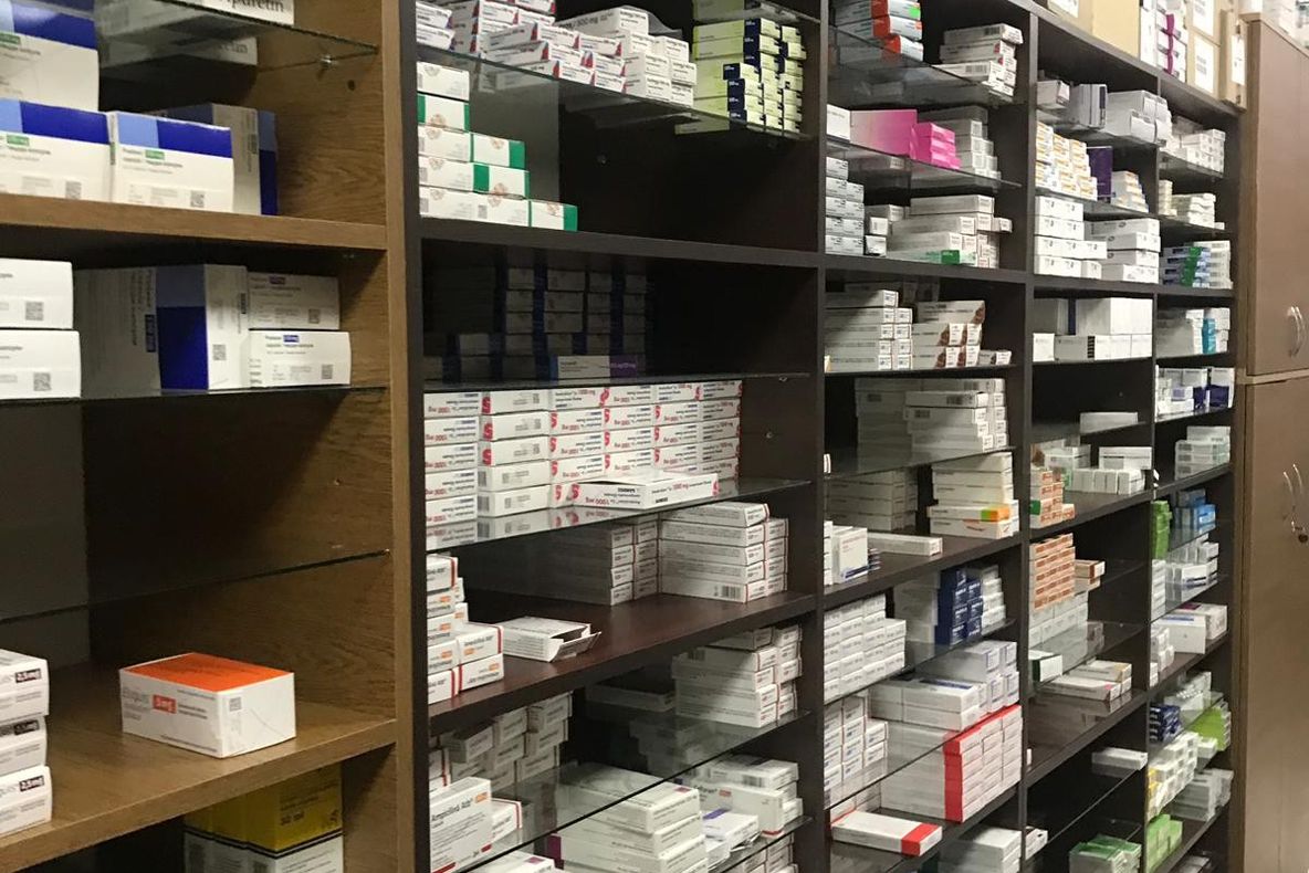 Percheziții în farmacii și cabinete medicale din zona Corabia- FOTO