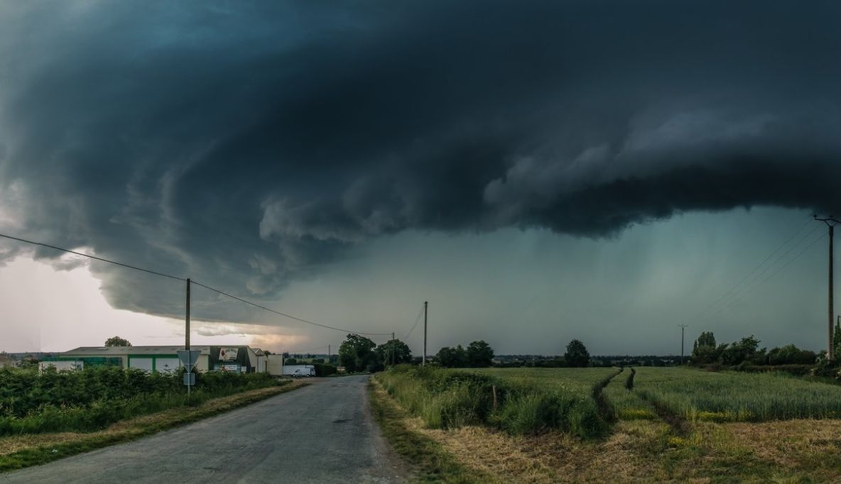 Cod galben de vijelii, ploi torenţiale şi grindină, emis pentru judeţul Olt