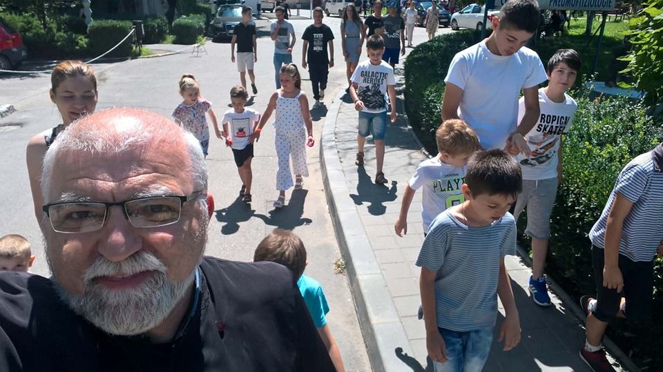 Medici de la un spital din Olt, excursie inedită pentru copiii nevoiași