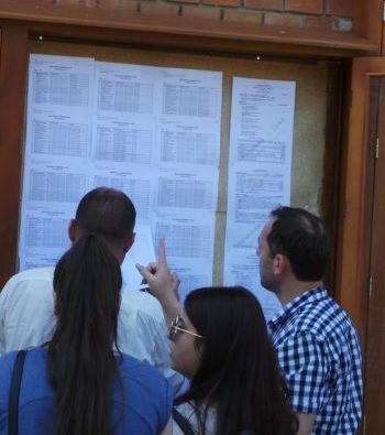 Aproape 2.800 de liceeni olteni susțin astăzi BAC-ul la Limba Română. Ce subiecte au de rezolvat