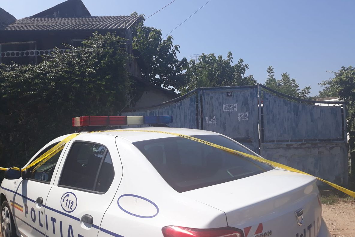 Pungi cu carne, dinţi şi un cercel, găsite de anchetori la locuinţa taximetristului din Caracal, în cazul fetei dispărute