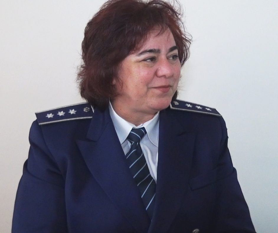 Iese la pensie şi soţia fostului şef al Poliţiei Caracal, urmând exemplul soţului. Legătura cu una dintre victimele lui Dincă