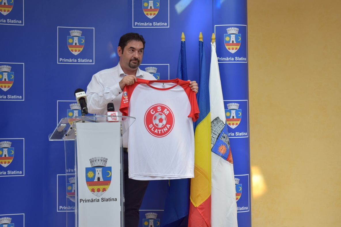 2.000 de tricouri, oferite suporterilor echipei de fotbal CSM Slatina