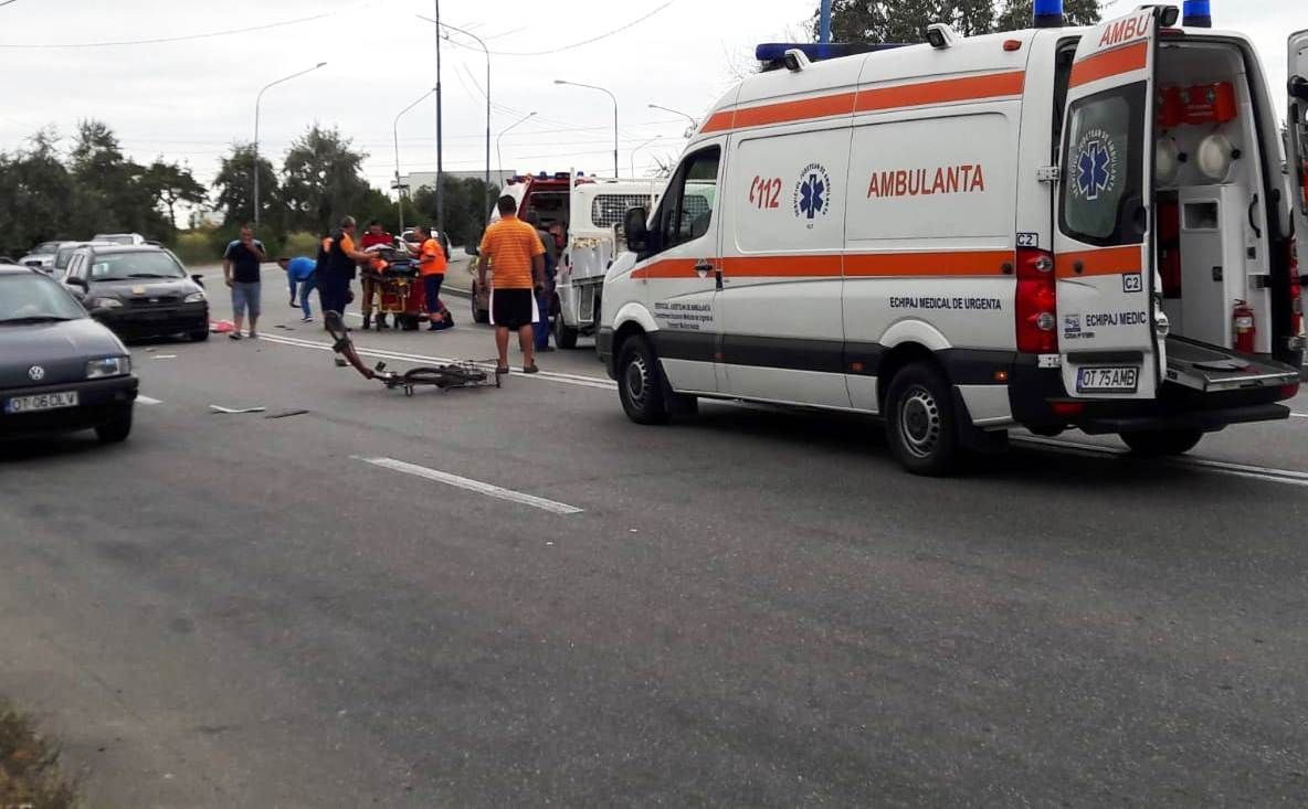 Biciclist în stare gravă după ce a fost lovit de un autoturism. Cum s-a întâmplat