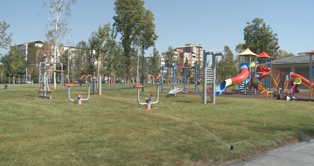 Parcul Tineretului, pregătit de inaugurare. Se instalează și Street Food Festival- GALERIE FOTO