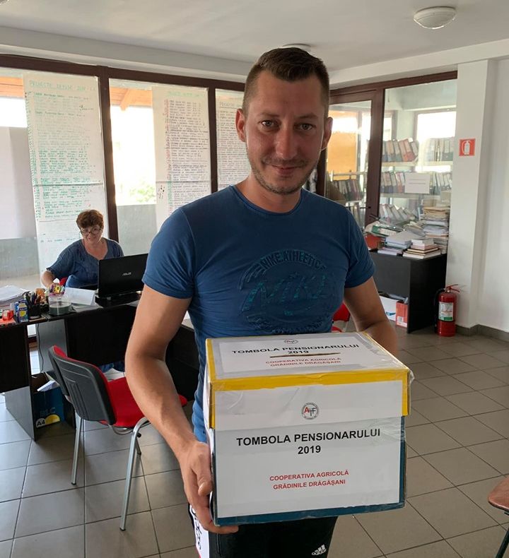 „Tombola pensionarului”, inițiată de fermierii olteni, preluată și în piața din Sighișoara