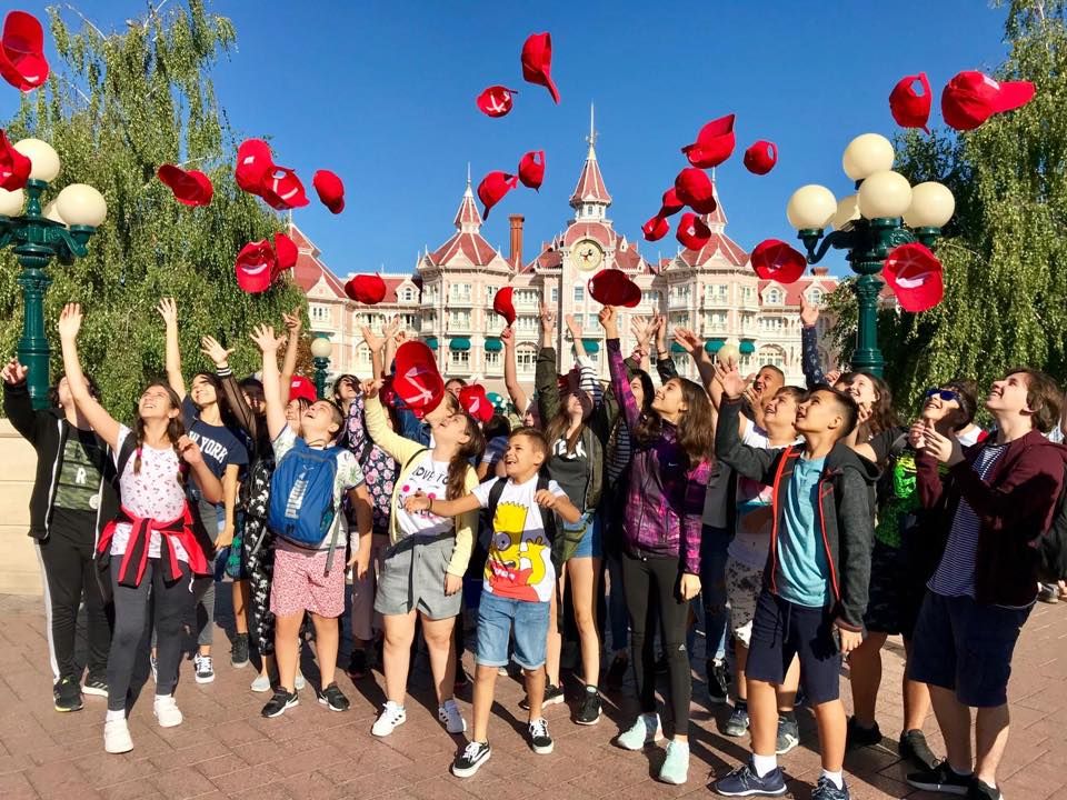 Zile de poveste pentru câștigătorii Disney Cup. Cum se distrează la Paris- FOTO