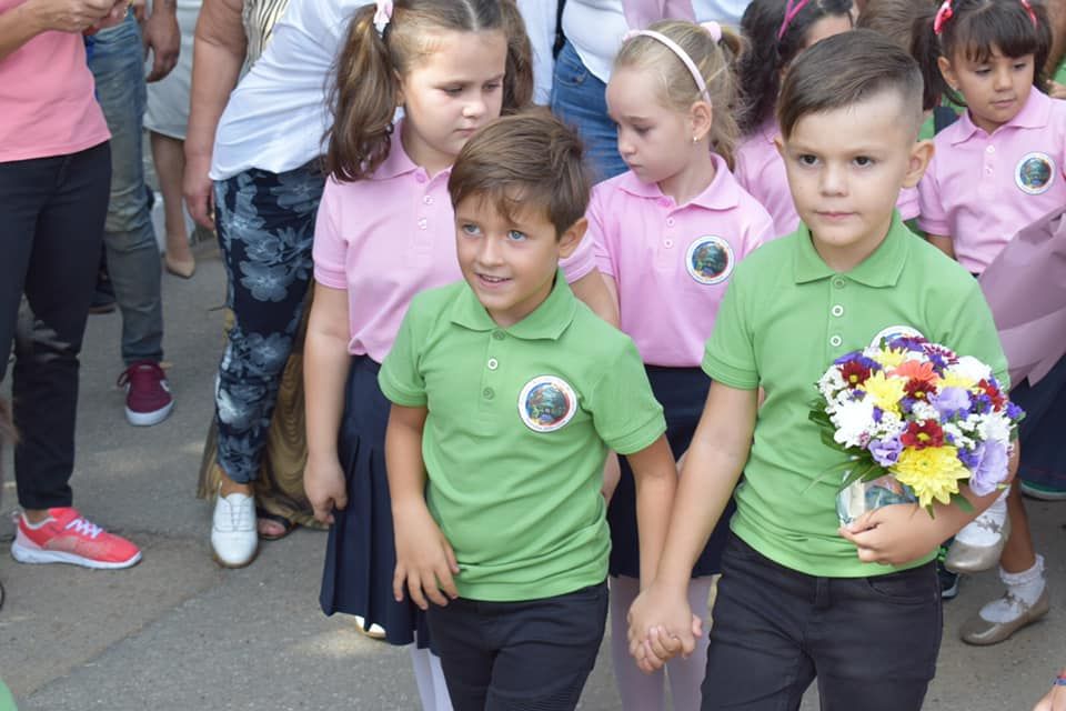 A sunat clopoțelul! Început de an cu emoții pentru cei mai mici școlari- FOTO