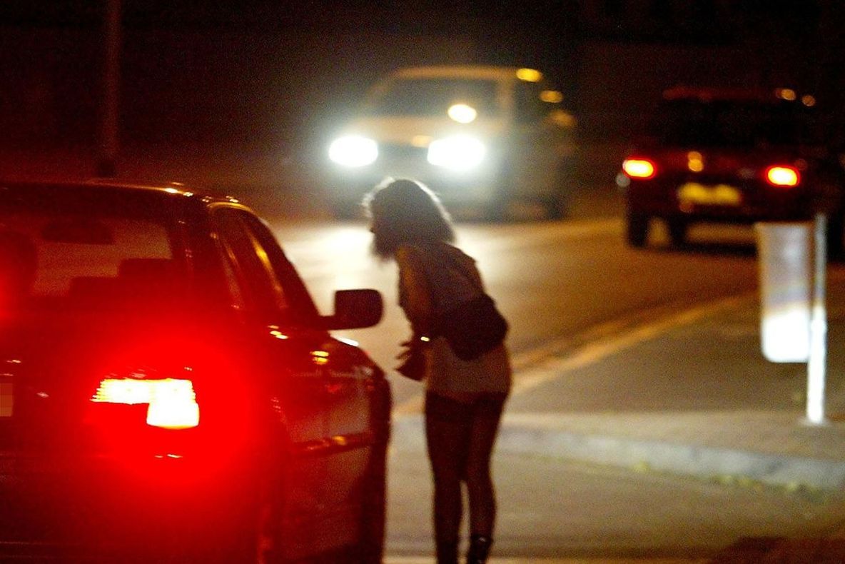 Tineri arestați după ce au tâlhărit o prostituată, la Slatina. Unul din făptași, șofer periculos