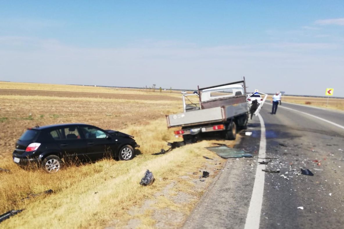Doi răniți într-un accident produs pe DN 65, într-o curbă periculoasă- FOTO