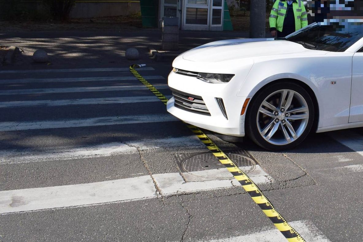 O femeie din Slatina, la spital după ce a fost lovită de o maşină, pe trecerea de pietoni