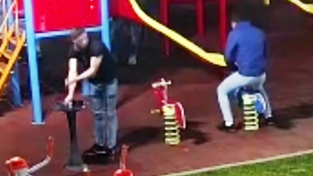 VIDEO cu cei care vandalizează locurile de joacă din Slatina