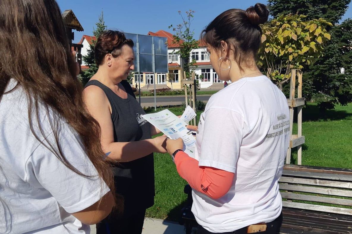 Slatina: Colectarea selectivă a deşeurilor, promovată de elevii unui liceu