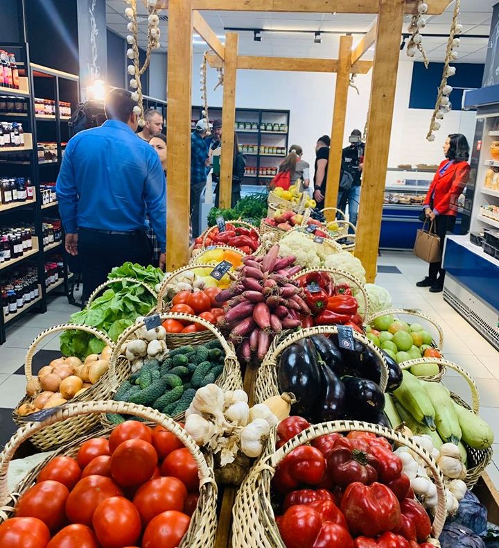 Dovlecii de Ghimpețeni, livrați pentru petrecerile de Halloween din București, prin magazinul „Unirea”