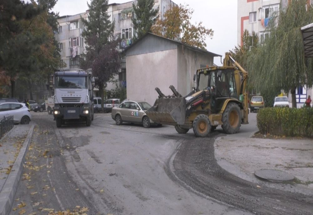 Încep noi asfaltări în mai multe cartiere ale Slatinei