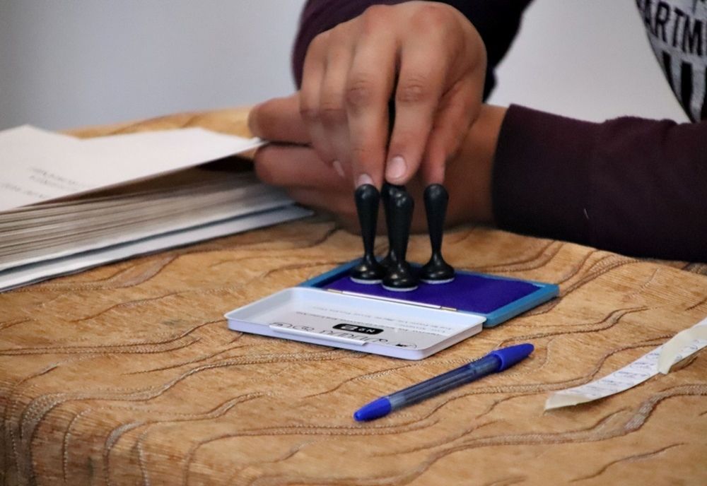 Un bărbat din Caracal a aflat că figura ca DECEDAT, atunci când a mers să voteze