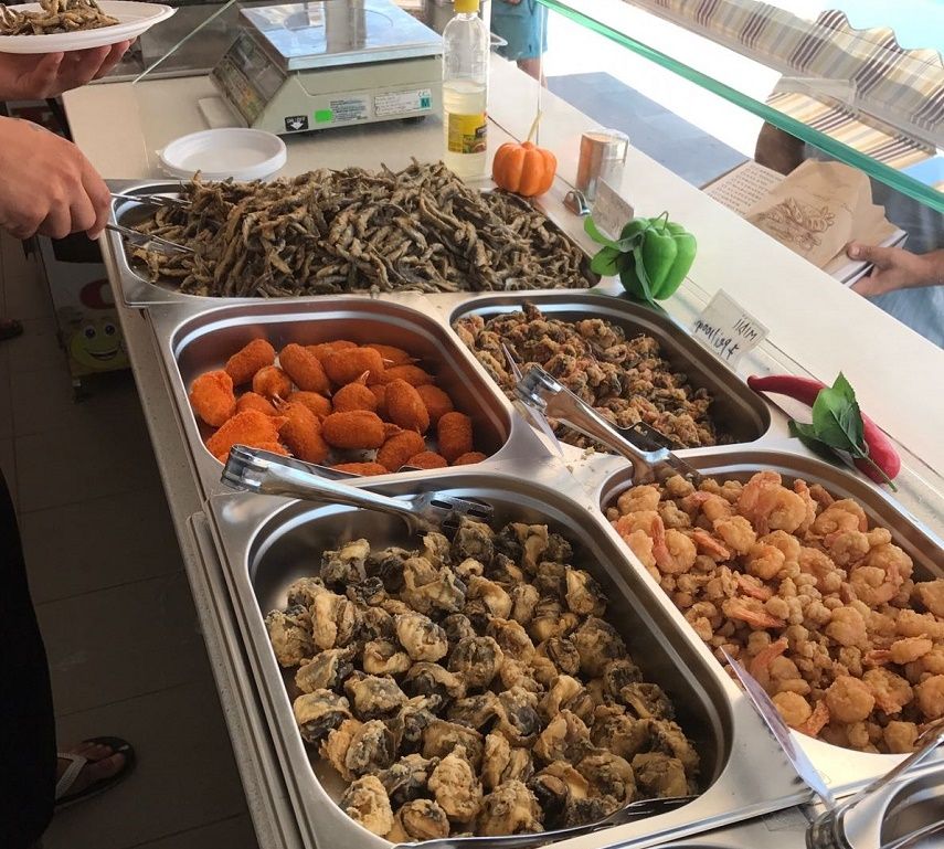 Alimente preparate în mizerie, la o braserie Slatina. Localul a fost închis