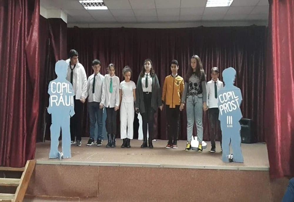 Micii actori dintr-un sat din Olt, premiați de regizorul Mihai Lungeanu